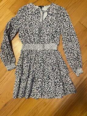 Aqua brand Black & White Floral Long-Sleeve Smocked Waist Cotton Mini Dress